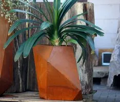 Fantazyjna doniczka ze stali Corten Doniczka Corten